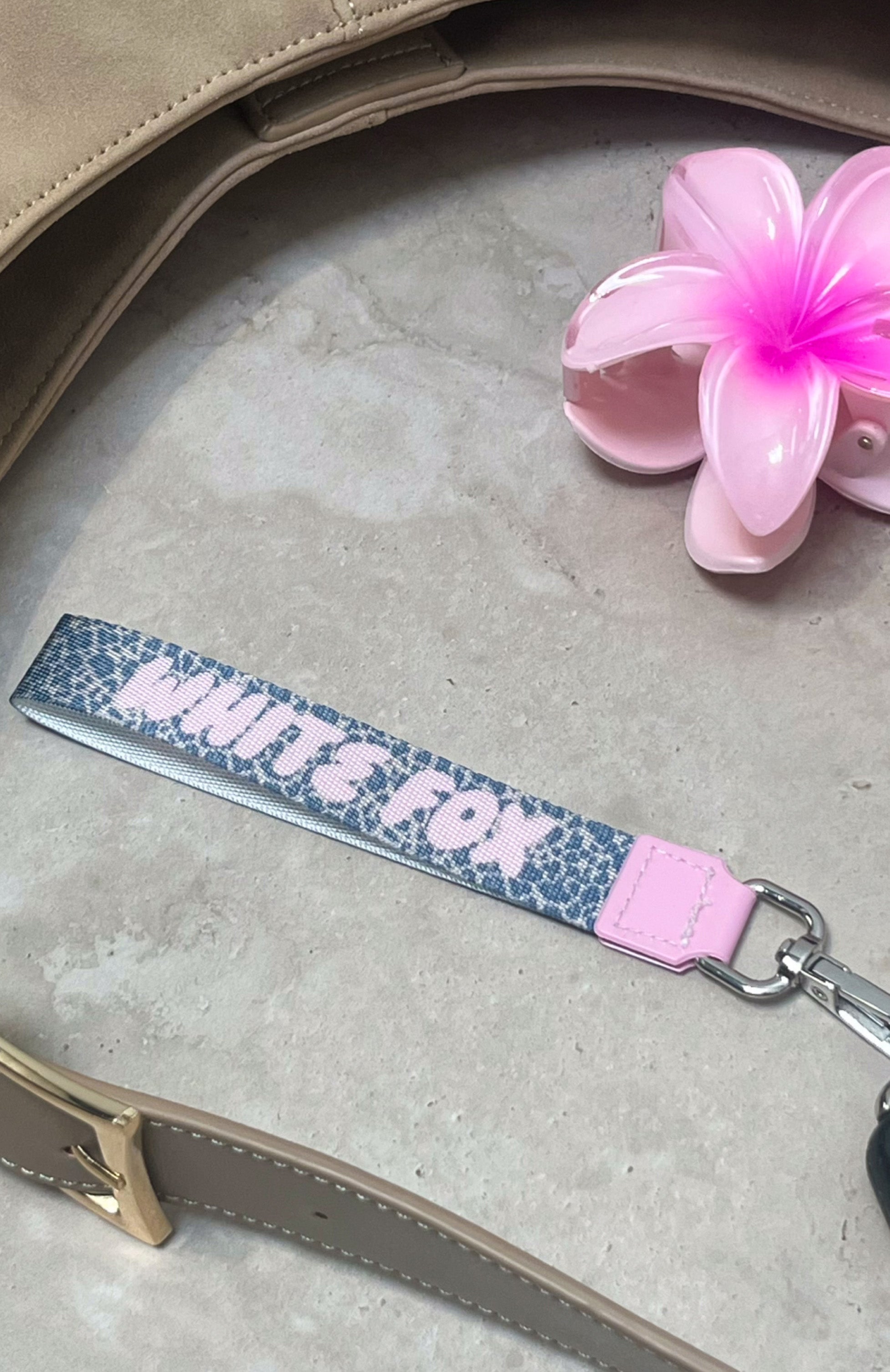 Standing Out Strap Keychain Leopard